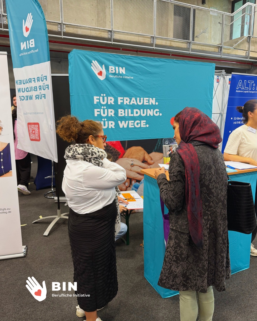 ✨ Rückblick: „Perspektive Zukunft – neuer Start mit Weiterbildung & KI“ ✨

Am 02.07.2026 waren wir auf der großen Weiterbildungsmesse in Hamburg dabei – der Messe für Berufsanfänger, Aufsteiger und Umsteiger.

Es war ein inspirierender Tag mit vielen spannenden Gesprächen, wertvollen Begegnungen und interessanten Einblicken in die Themen Weiterbildung, Qualifizierung und die Chancen durch Künstliche Intelligenz. 🚀🤖

Wir bedanken uns bei allen Besucherinnen und Besuchern, die an unserem Stand vorbeigeschaut haben, und freuen uns, Menschen auf ihrem Weg in eine erfolgreiche berufliche Zukunft zu begleiten. 🌱✨

#BINgGmbH #PerspektiveZukunft #Weiterbildung #KI #JobWocheHamburg #BeruflicheZukunft #Hamburg